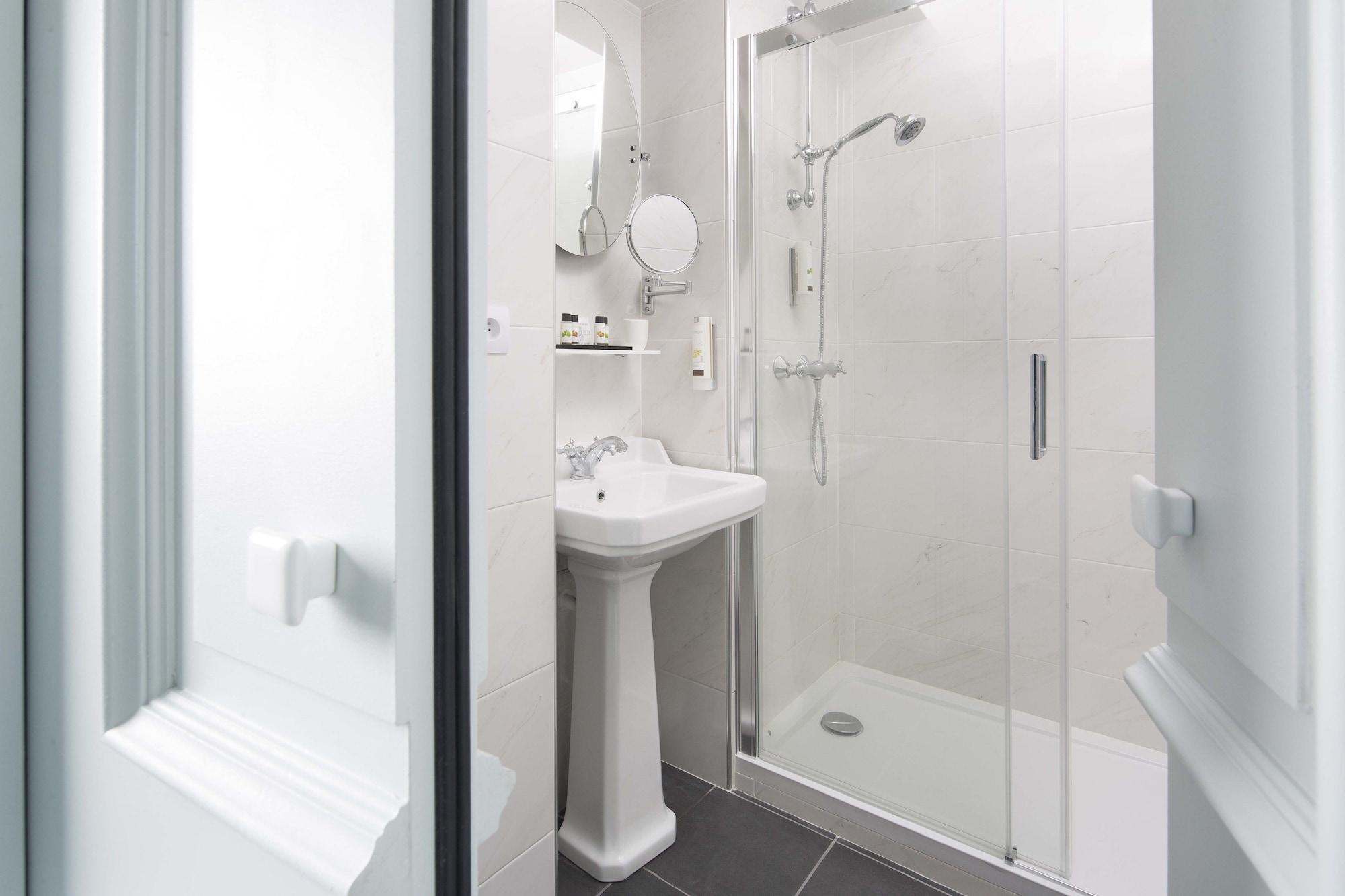 Hotel Celeste Batignolles Montmartre Paris Bagian luar foto